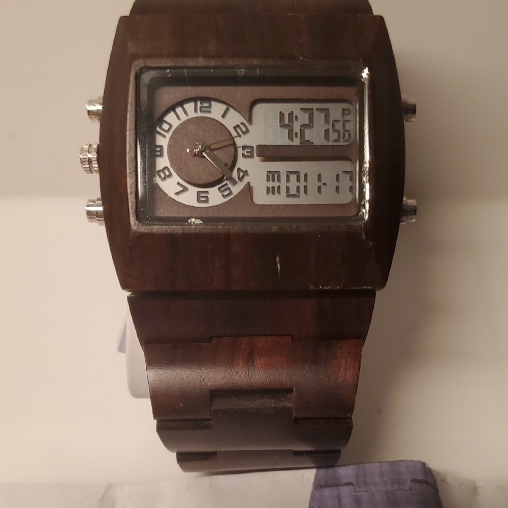 Sophisticated Wooden Dark Brown Men's Watch